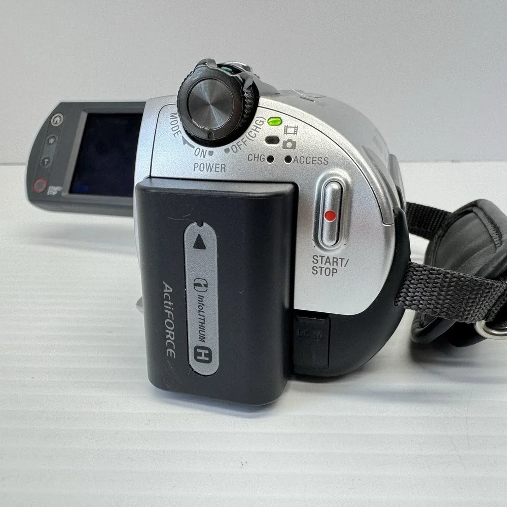 Sony Handycam DCR-SR42 Camcorder 30GB HDD 40x Opt Zoom- Charging Dock And Extras